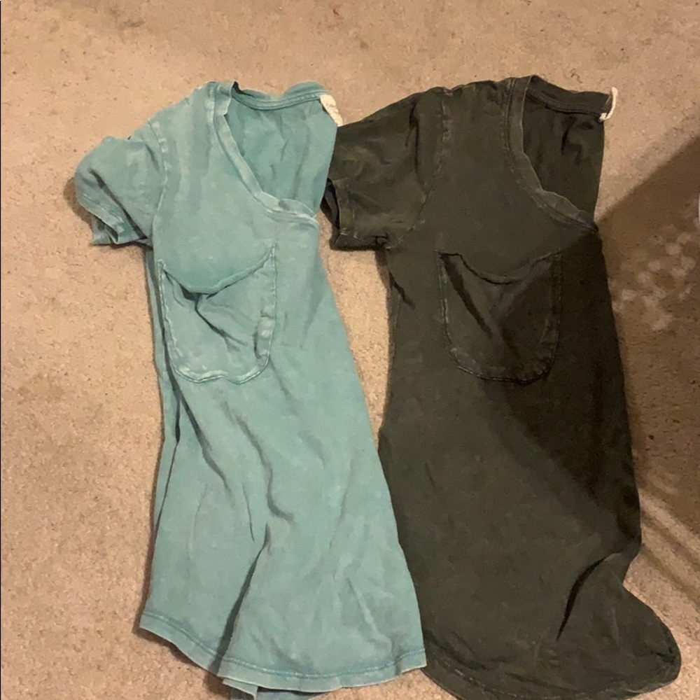 White crow v neck T-shirt with pocket